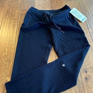 Lululemon Black Engineered Warmth Jogger, Size 4